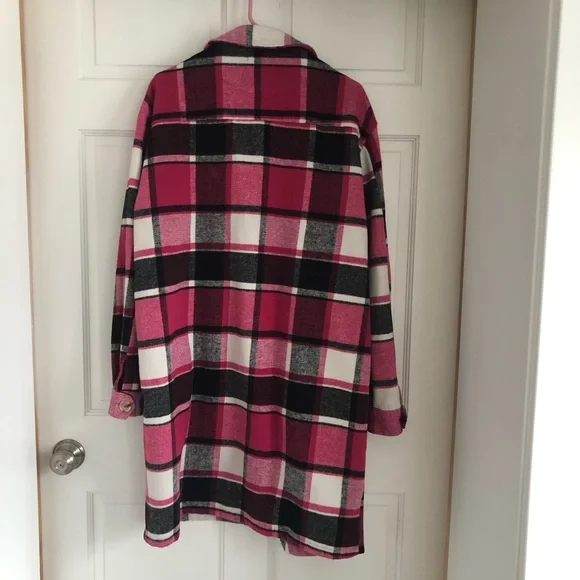 ❤️ CLOSET CLEAR OUT!! 🎉 Plaid Pink and Black Women's Coat - Picture 4 of 4